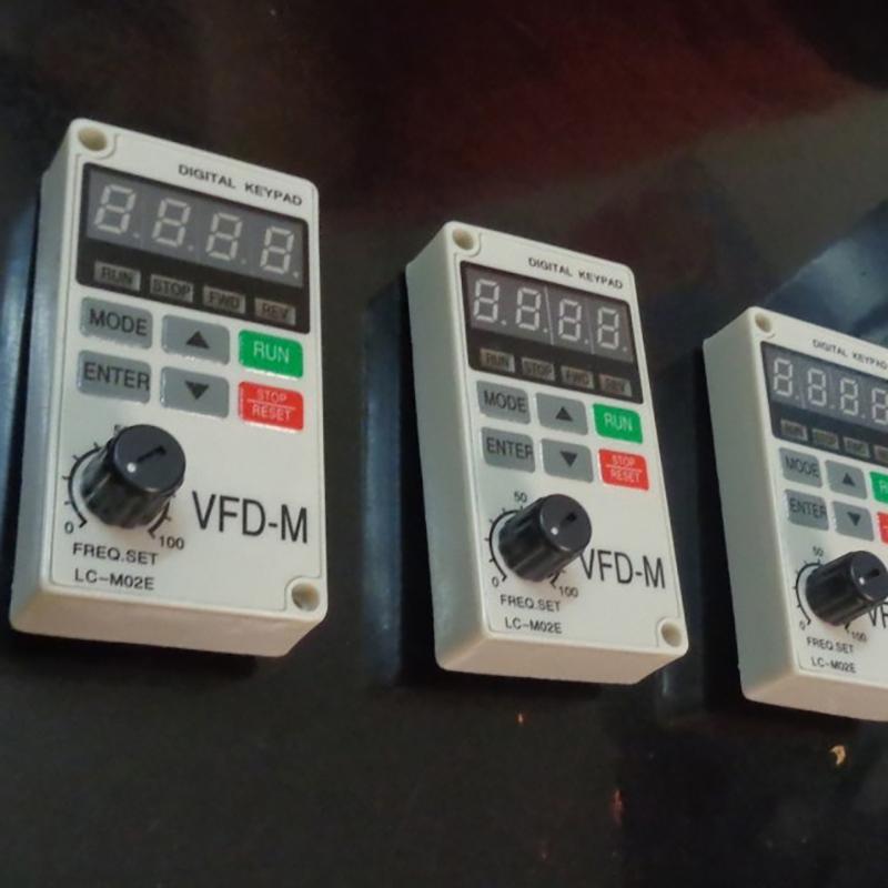 Může být použit univerzálně: Lc-M02E Lc-M2E Vfd-M Delta invertor Ovládací panel Displej klávesnice