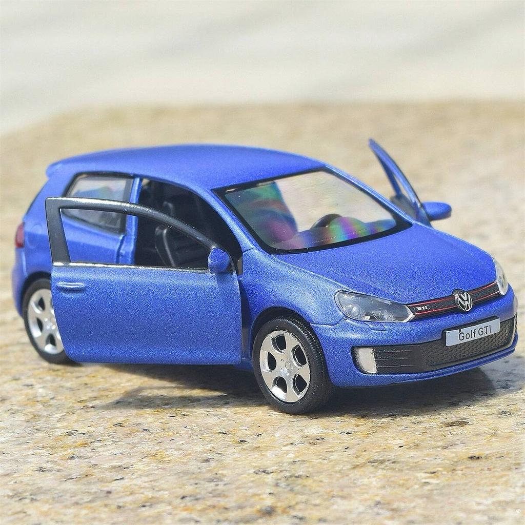 Volkswagen Golf GTI 5palcové kovové auto simulace odlévaný a hračkový vůz RMZ city 1:36 dárků ze slitinových modelů pro děti