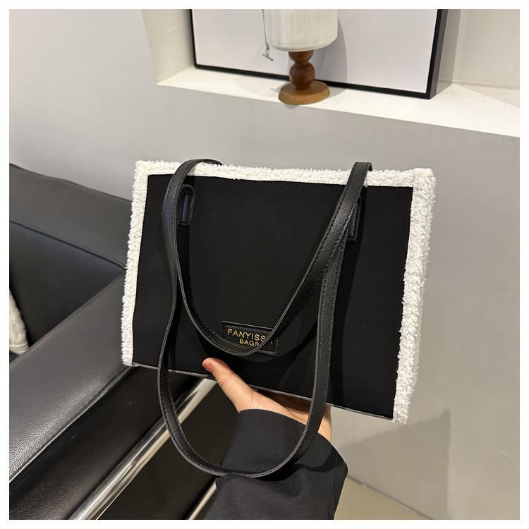 

Fashionable Minimalist Texture Stylish Commuter Solid Color Bag Women s Bag 2024 Winter New Furry Matte Shoulder Bag чёрный