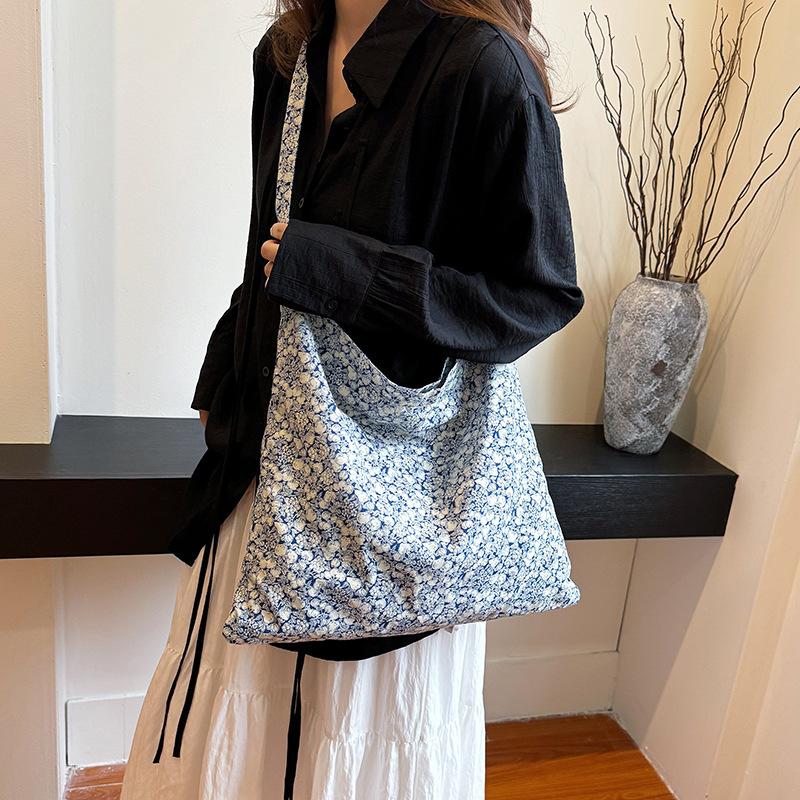 

Live supply factory direct sales fashion new floral fresh canvas shoulder Internet celebrity explosion female tote bag синий