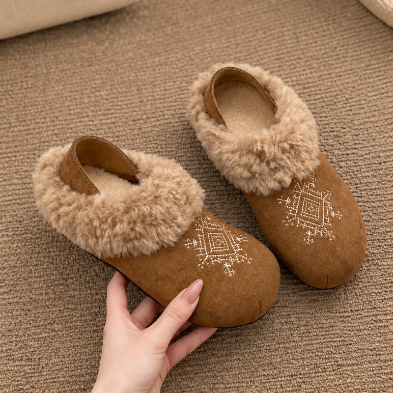Two wears embroidered warm fluffy shoes Boken shoes for women's winter new outer wear piled thickened cotton slippers
