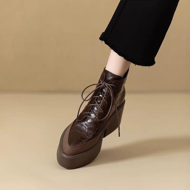 Damen Herbst/Winter Martin Stiefel: Weiche Plateausohle, Dicke Sohle, Höhenverstärkende Stiefeletten im britischen Stil, Spitze Zehenpartie und Blockabsatz.