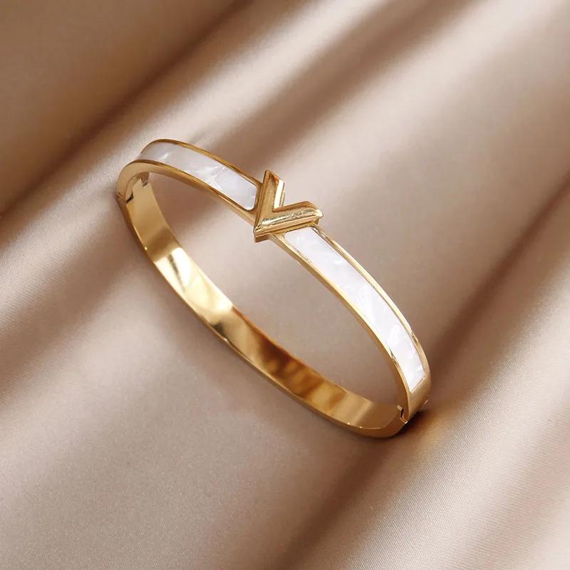 

Классический браслет из нержавеющей стали с буквой V для женщин, металлические браслеты с цветами, нержавеющие наручные украшения, подарок для вечеринки