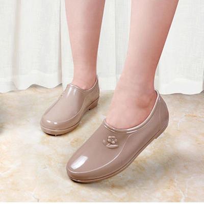 Stivali da pioggia primaverili e autunnali Bocca poco profonda da donna Scarpe da lavoro alla moda Stivali da pioggia impermeabili antiscivolo a tubo corto Stivali di gomma bassi