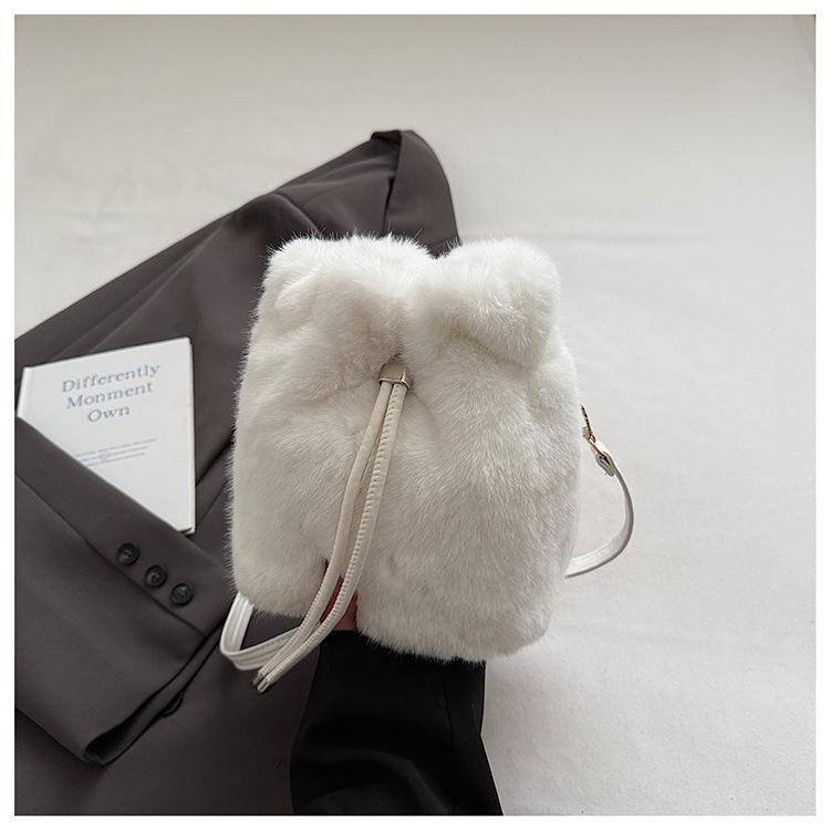 Popular Super Hot Hair Bag Women's 2025 New Niche Foreign Style Shoulder Messenger Bag Versatile Drawstring Mobile Phone Bag