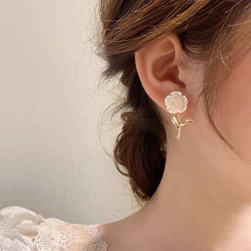 Korean Version Girl Earring Manufacturers Wholesale Sales Of Light Luxury Unique Small Fragrant Flowers Rose Fashion Earrings