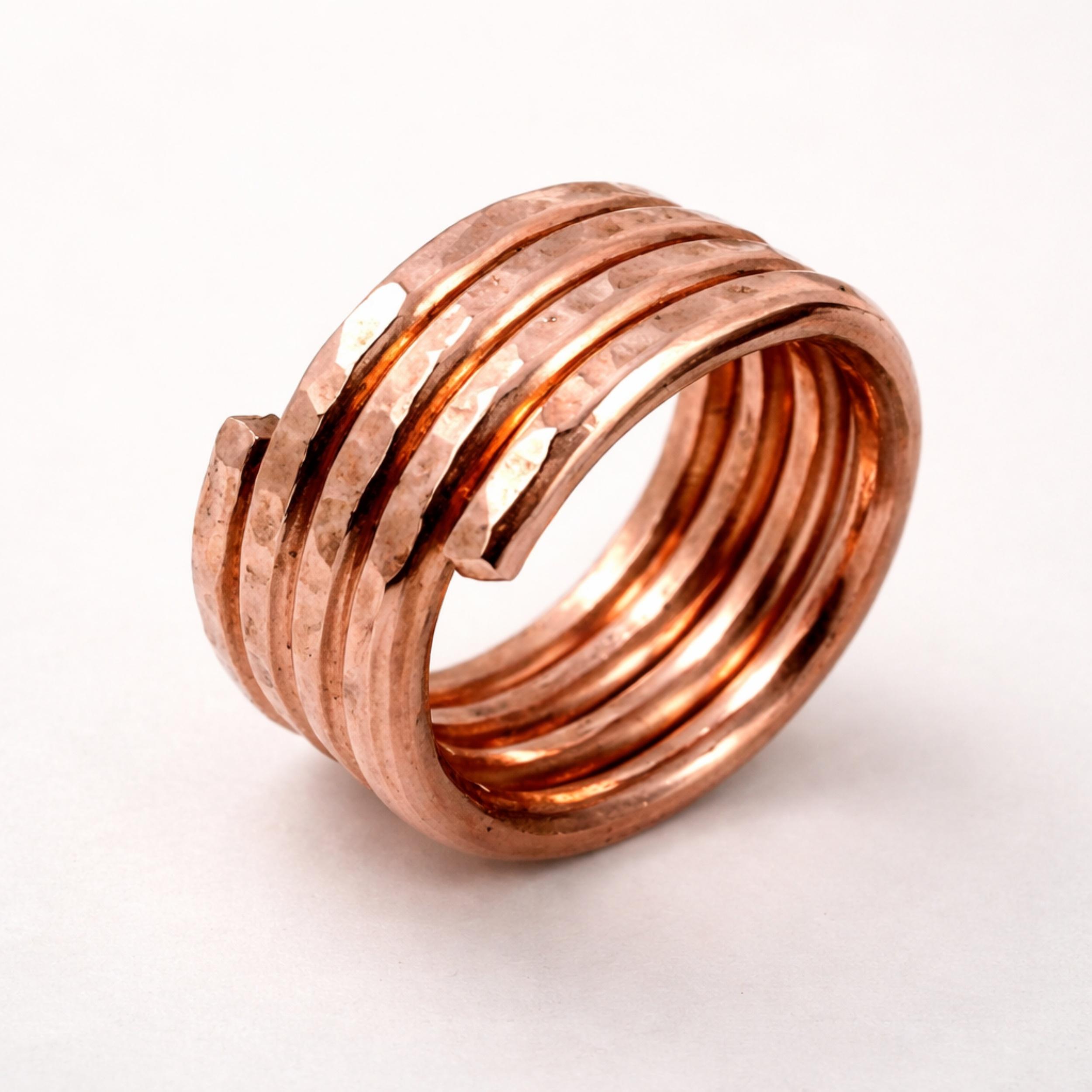 Кольцо-спираль из чеканной меди – Широкое спиральное кольцо-заявление, Регулируемое, Рустик Бохо, Минималистичное кольцо, Ручная работа 4 медный