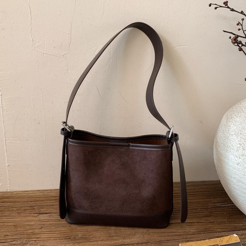 Retro texture bag women s new fashion niche shoulder bag large capacity versatile bucket messenger bag