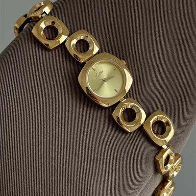 Shi Gaudi Uhr Scottie Damen Unregelmäßiges Hohlarmband Damen Uhr Gold Mode Hoher Wert