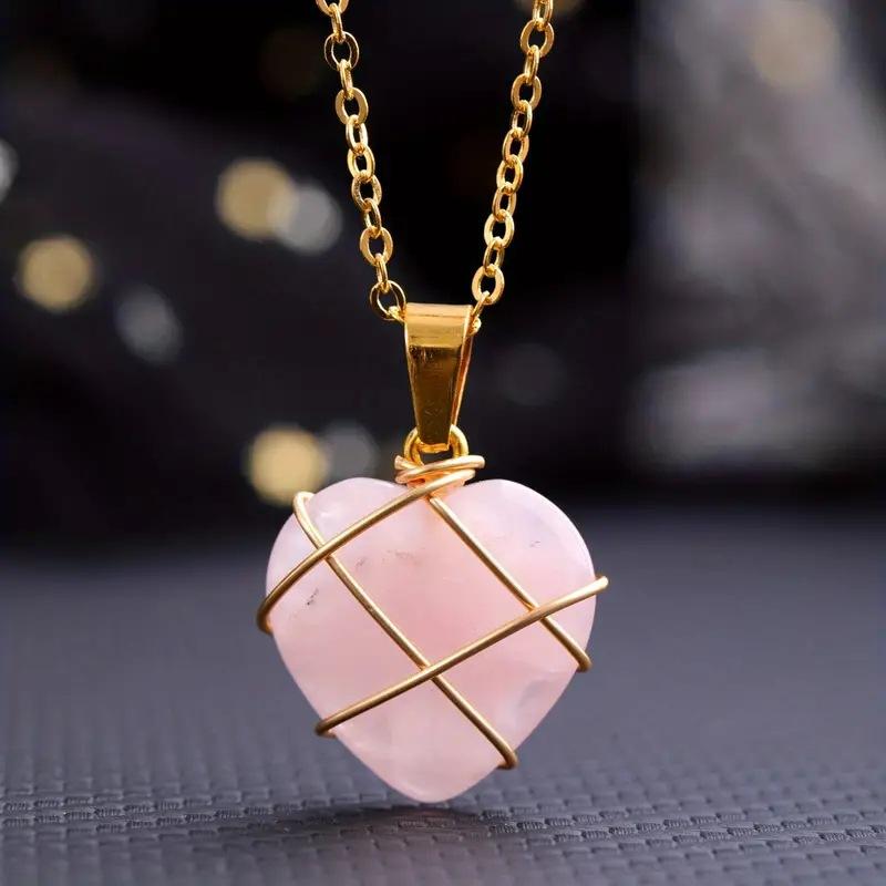 Натуральный камень, кулон в форме сердца, розовый кристалл, опал, светящийся камень, форма сердца, ручная работа, обмотка шелком, кулон, аксессуары для ожерелья