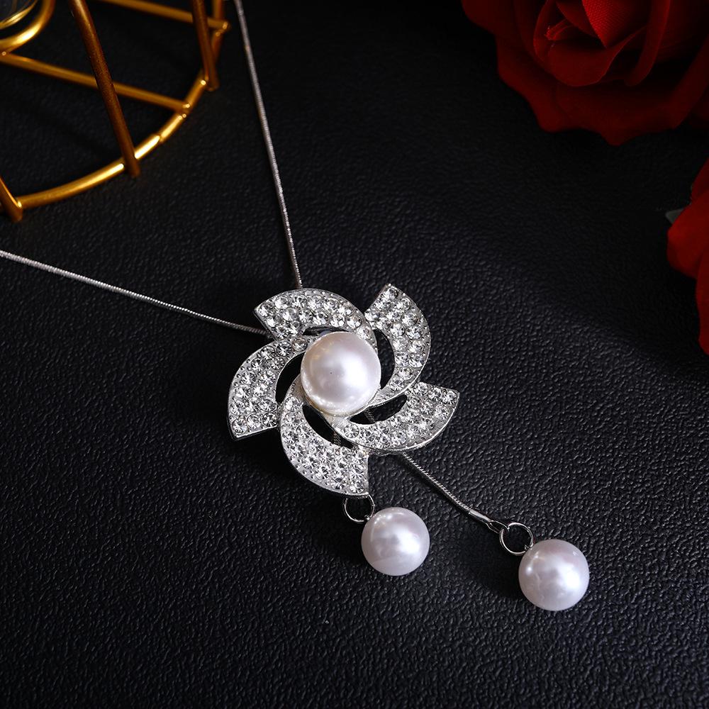 Elegant Long Chain Sweater Necklace: Autumn/Winter Chic Pendant for Women