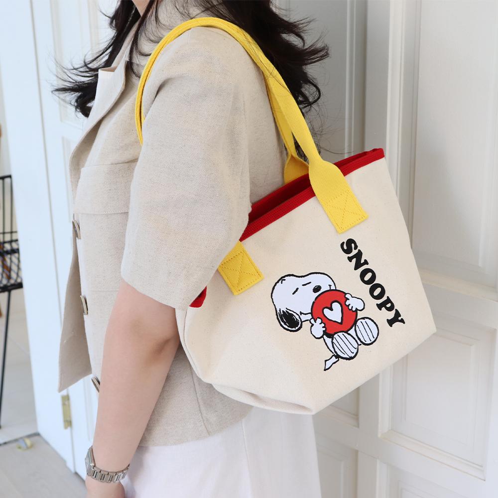 Chiot Snoopy Shoulder Bag (2 Colors)