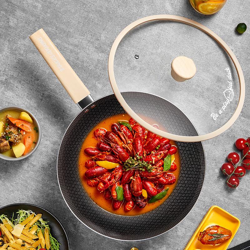 Chui Da Huang Little Yellow Duck 32cm Non-stick Stir-fry Wok