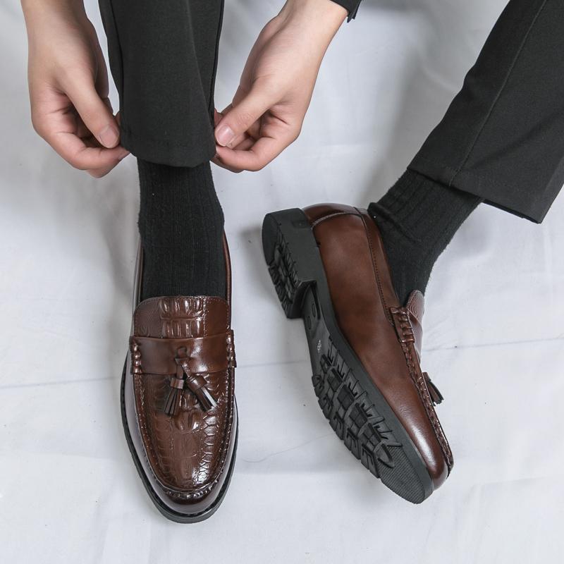 Fashion New Leather Men Loafers Handmade Moccasins Driving Footwear Simple Designer Slip On Boat Shoes High Quality Man Casual Shoes