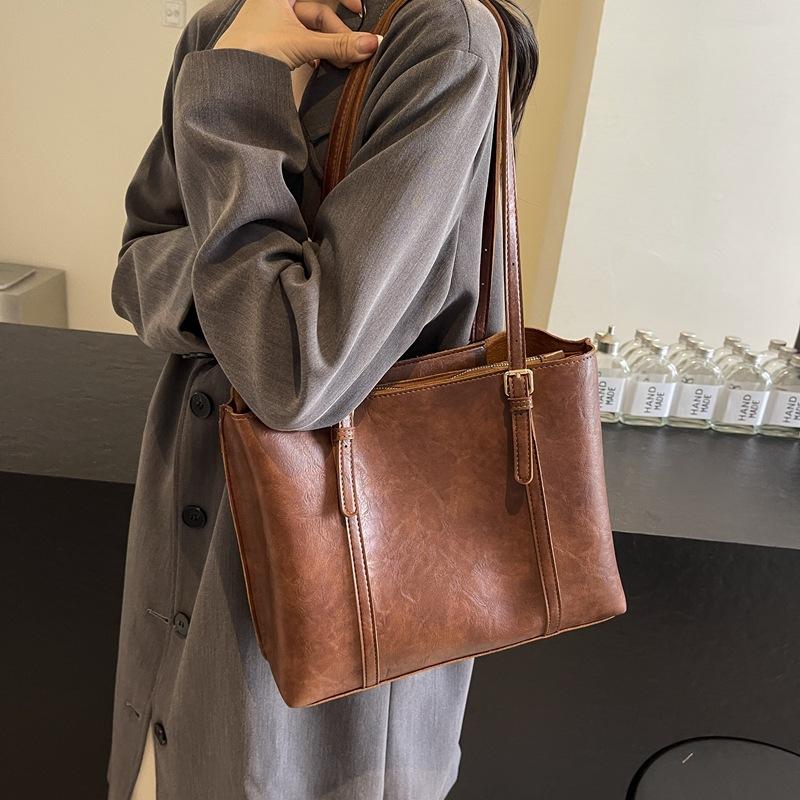 

Autumn trend fashion tote bag women s 2024 new retro versatile large-capacity shoulder bag commuter women s bag коричневий