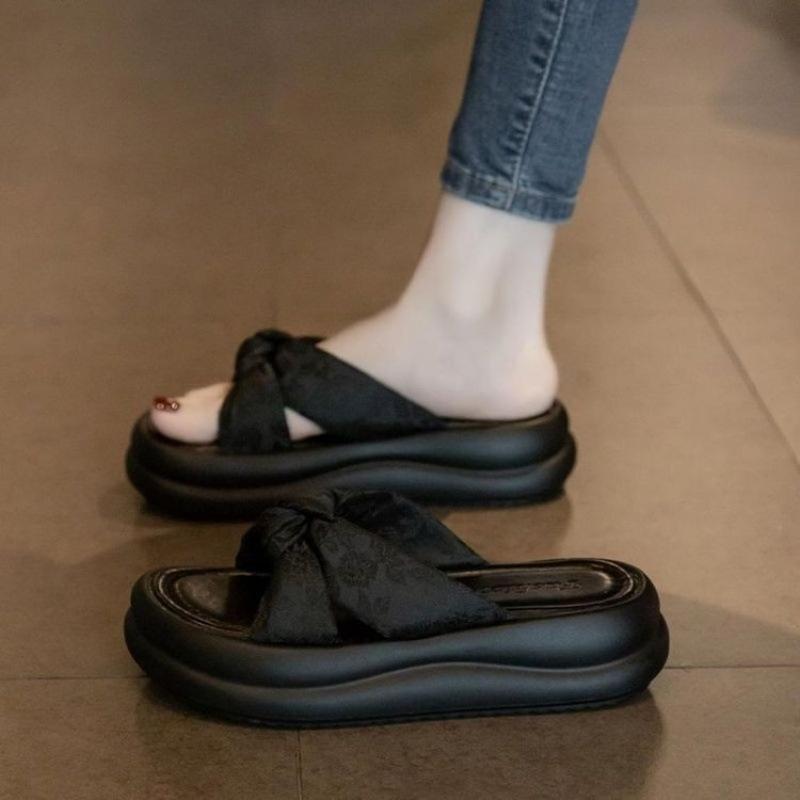 Thick-bottomed new Chinese style slippers women's summer new fashion outer wear beautiful French cross high-end sandals