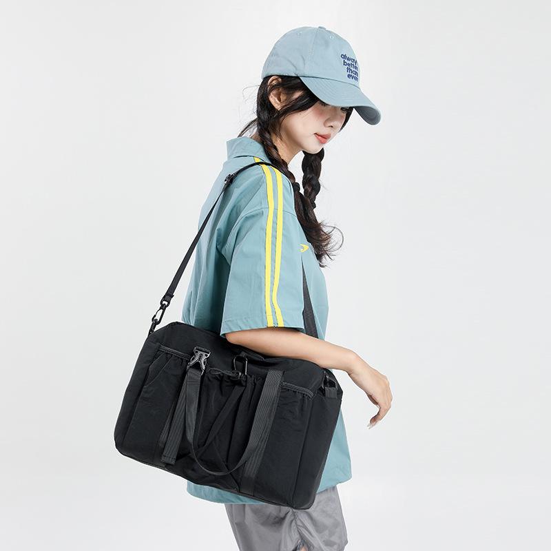 Lightweight and Large-capacity Multifunctional Travel Bag 2025 New Simple Shoulder Bag Korean Tote Bag Casual Crossbody Bag