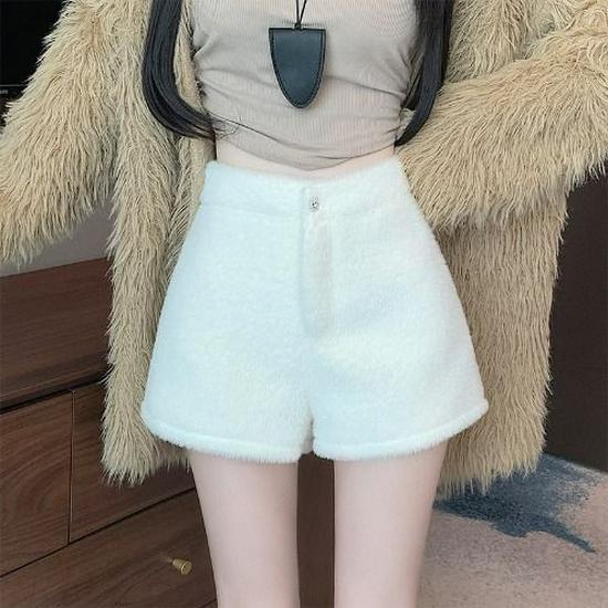 

Women s High-Waist Plush A-Line Shorts - Fluffy White Wide-Leg Bootcut for Autumn/Winter XL білий