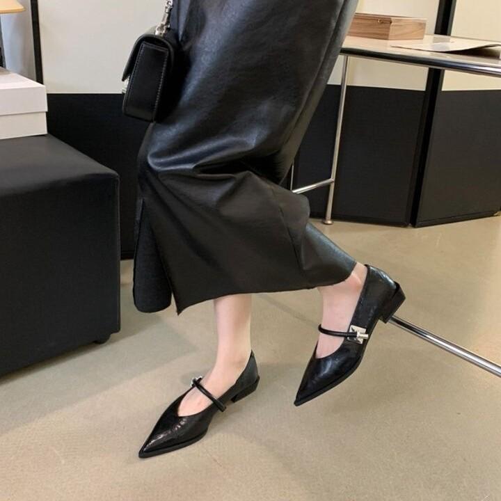 Retro spetsiga enkelskor dam 2025 sommar ny temperament ord med koreansk version av avslappnade lågklackade grunda Mary Jane-skor