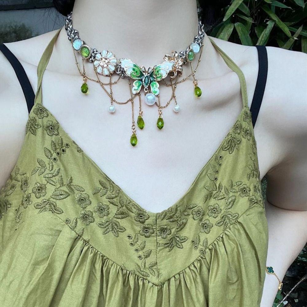 Vícevrstvý náhrdelník s kamínky ve tvaru motýla Sladký dámský choker s třásněmi Křišťálový náhrdelník Pro dívky