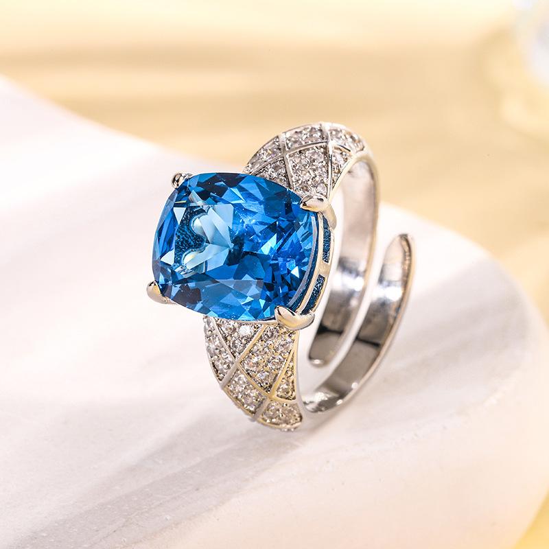 

Ювелирные изделия Медное основание Позолоченное Имитация цвета Драгоценный корунд Толстое Прямоугольное Темпераментное кольцо Женское 10 * 12