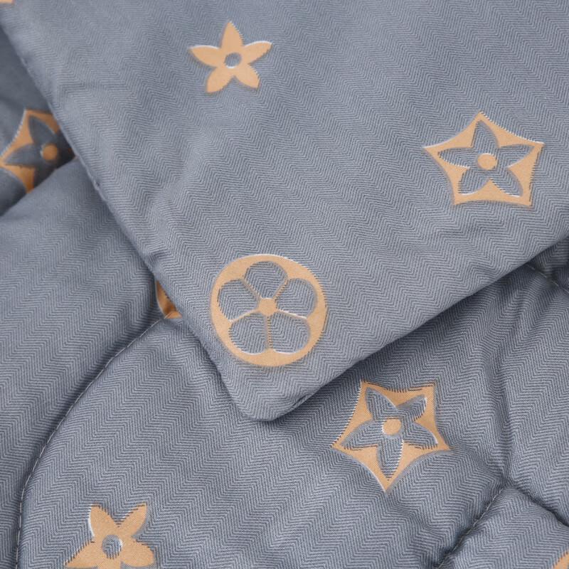 Víceúčelový polštář-přikrývka