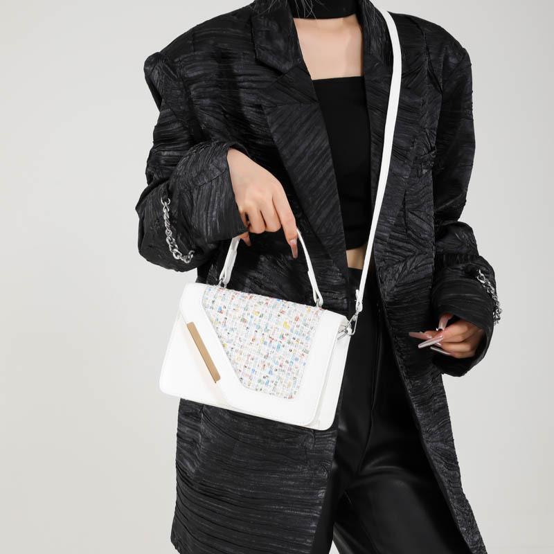 2025 New Small Square Bag Temperament Niche Design Fashionable Foreign Texture Shoulder Bag Messenger Casual Women's Bag