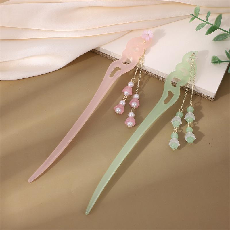 Exquisite geschnitzte Jade-Quaste Haarnadel für Hanfu und Hochsteckfrisuren für historische Kostüme