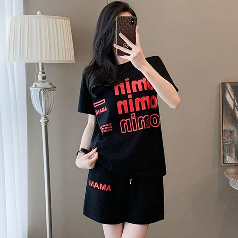 

Женский летний 2025 черный комплект повседневной спортивной одежды из двух предметов - омолаживающая футболка с коротким рукавом и шорты для бега. XL чёрный