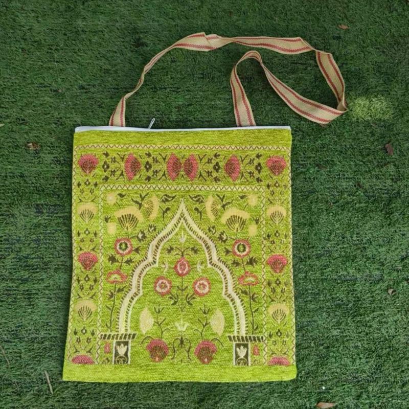 Prayer Blanket Floor Carpet Prayer Mat for Muslims Islamic Carpet with Tassels