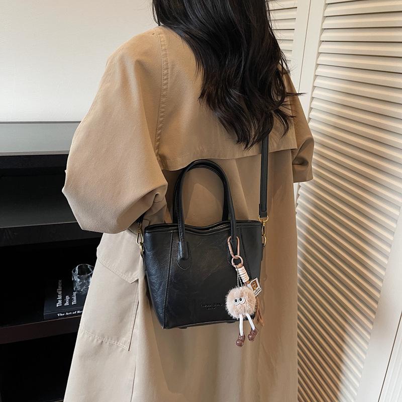 Retro Handbag, High-end Bucket Bag, Women's 2025 Autumn and Winter New Versatile Shoulder Bag, Fashion Messenger Bag