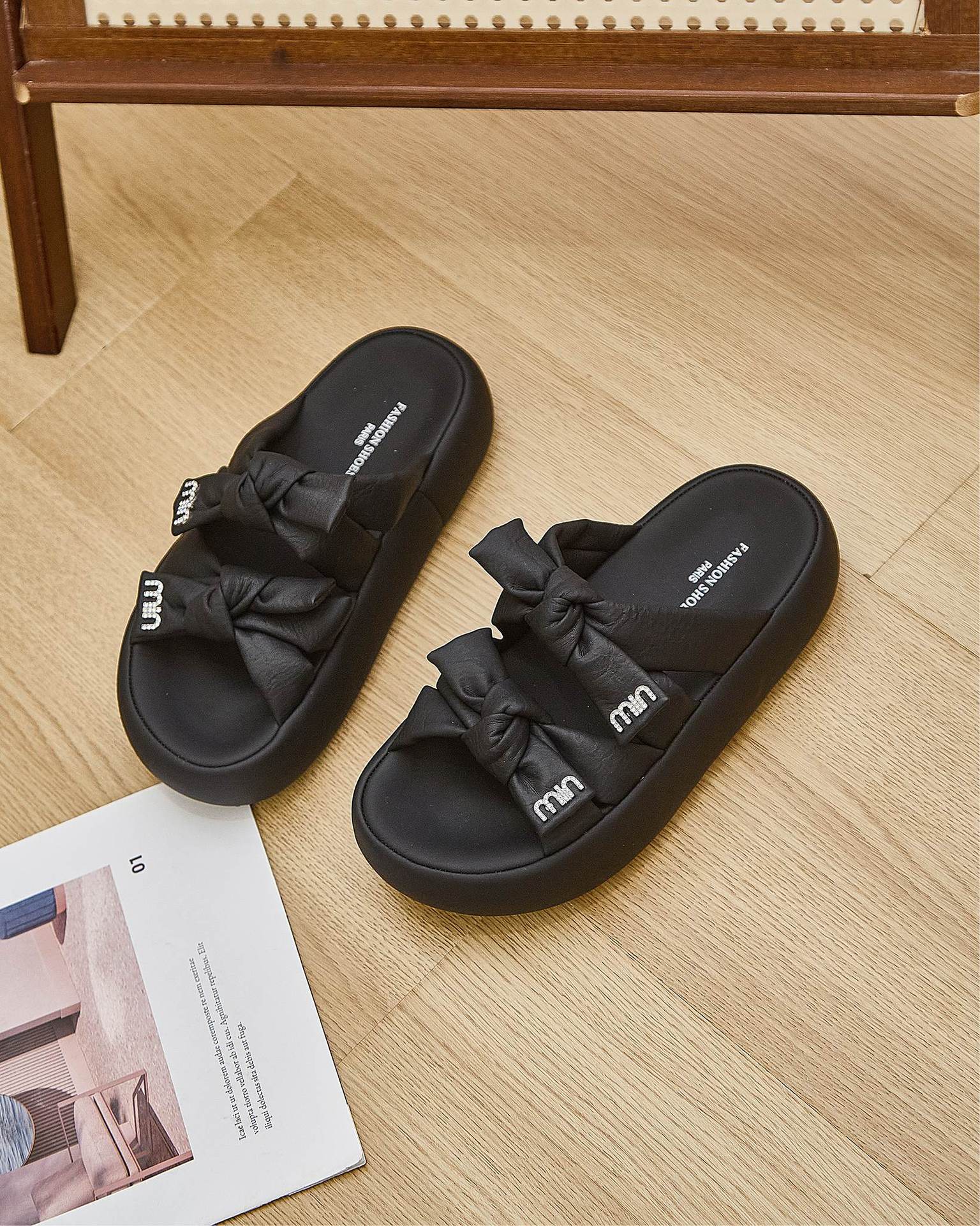 

2025 new thick-soled cool slippers for women s fashion and versatile bow open-toed women s casual one-word slippers trendy shoes 35