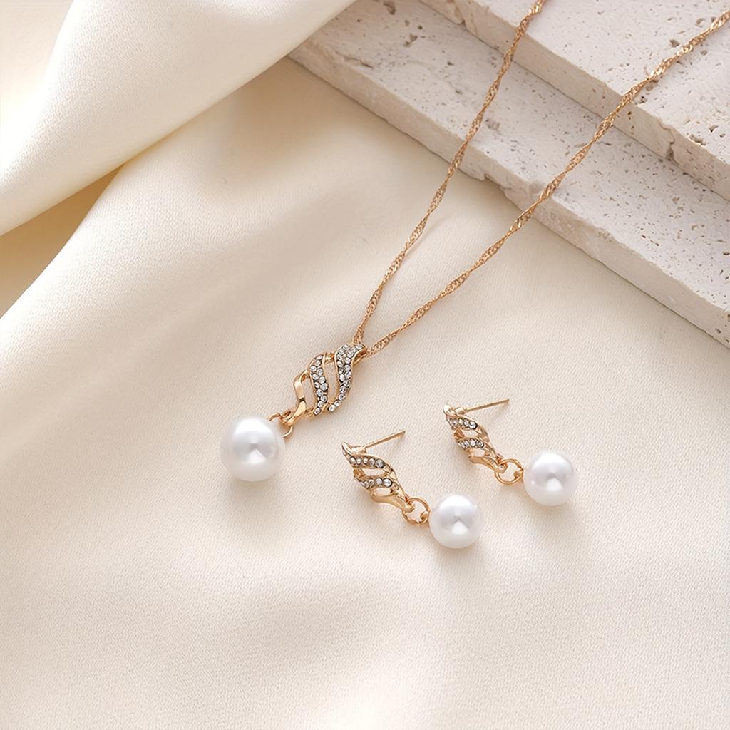 Simple faux pearl pendant necklace and earrings inlaid with rhinestones, creative spiral-shaped bridal accessories to match wedding dresses, suitable