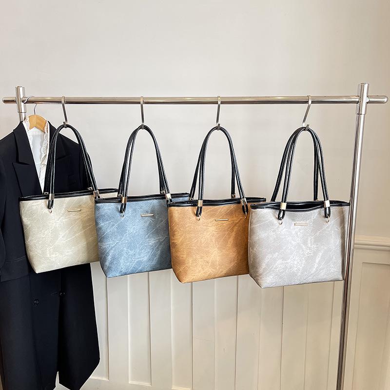 Luxury Spring/Summer 2026 Women's Fashionable Large Capacity Tote Bag - Versatile Single Shoulder Commuting Bag
