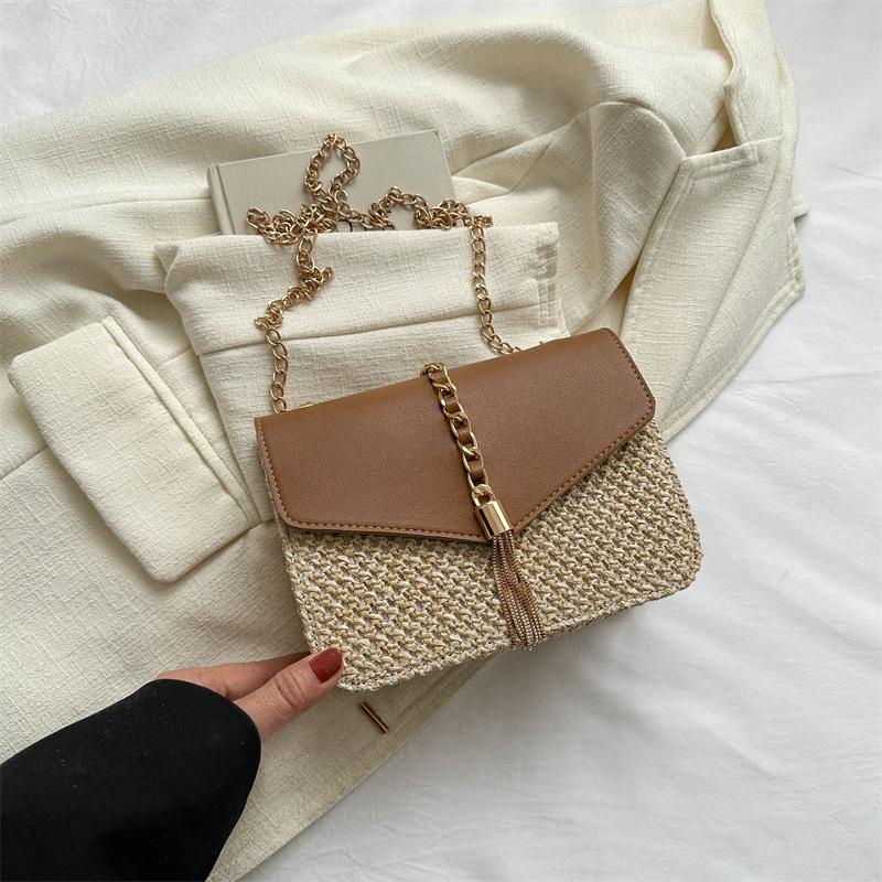

Плетеная модная корейская версия с бахромой маленькая сумка женская 2025 весна новая универсальная ins цепочка сумка-мессенджер маленькая квадратная сумка коричневый