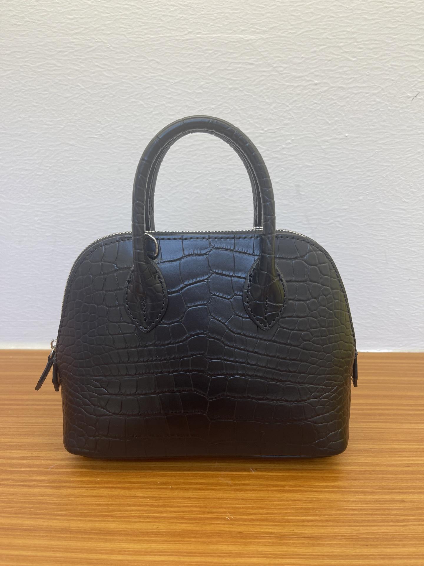 Spring new women s bag cowhide alligator pattern leather mini mini shell bag messenger bag portable women s bag