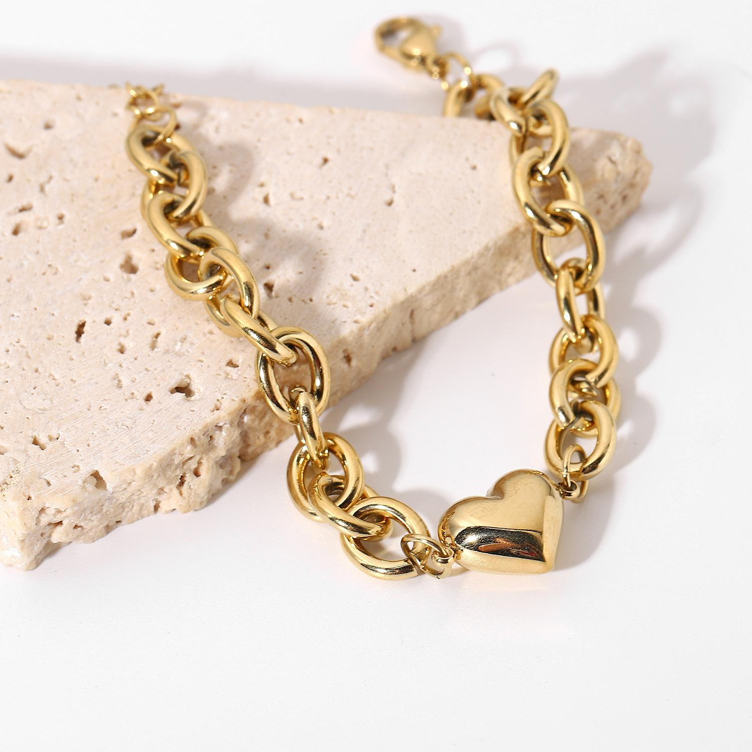 

Новый модный универсальный браслет из титановой стали с позолотой 18 карат, подвеска в виде сердца, полый браслет, ювелирные изделия для женщин золотой