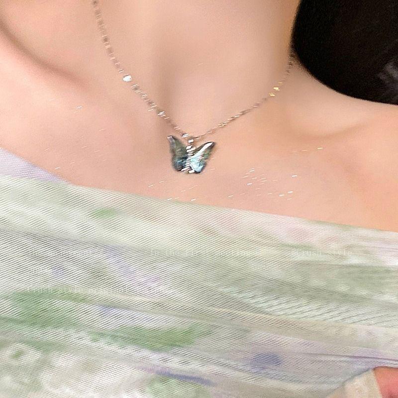 Color Butterfly Pendant Collarbone Chain Women's High-end Design Sense Trendy Fashion Personalized Accessories Light Luxury High-end Necklace Women