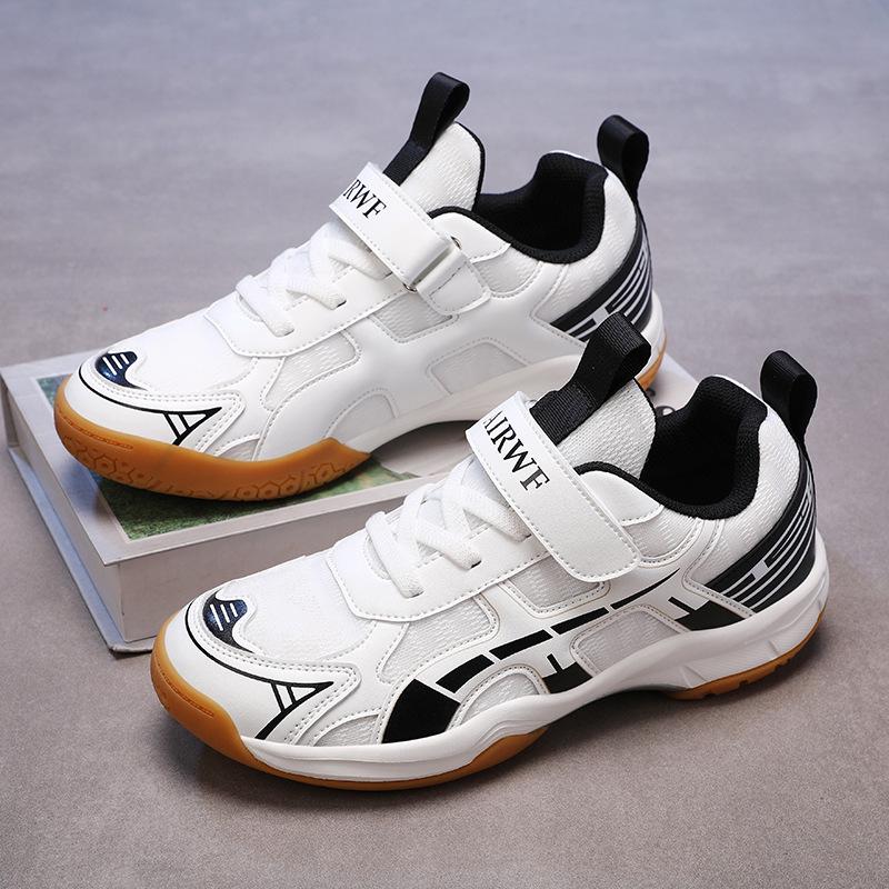 Children's Non-Slip Badminton Shoes for Boys and Girls - Soft-Soled, Wear-Resistant Sports Trainers for Autumn/Winter.
