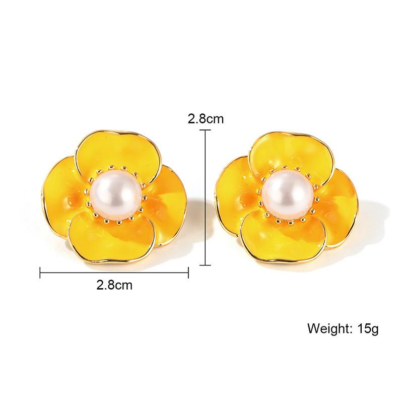 

Temperament sweet flower earrings French light luxury fashion high-end stud earrings women s niche dopamine color ear jewelry