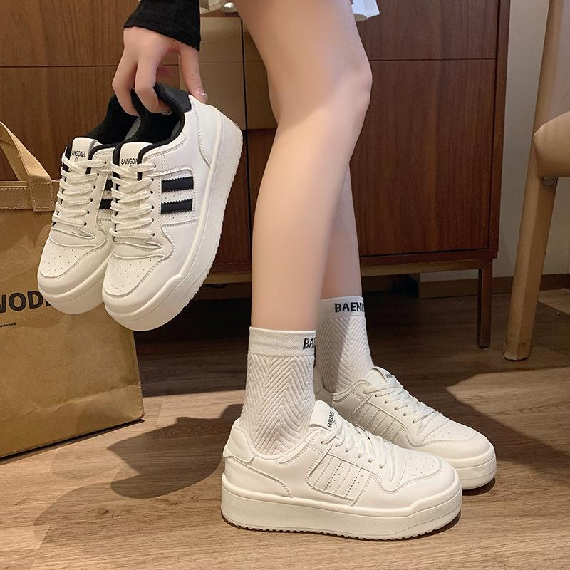 Retro Little White Shoes Women's Spring 2025 New Popular Versatile Thick Baseplate Shoes Niche Casual Moral Training Shoes