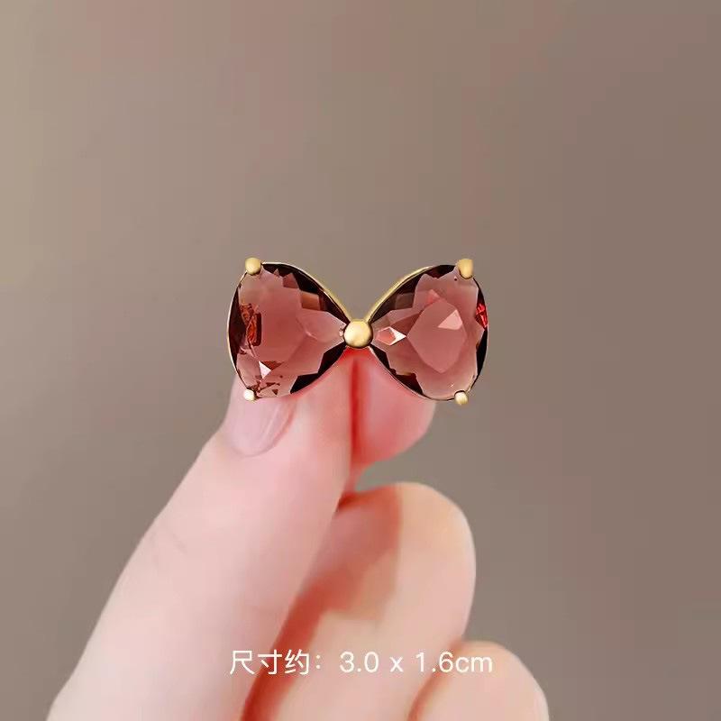 

Нежный хрустальный бант, антибликовая брошь, женская мода, простая булавка для шеи, фиксированная пряжка для одежды