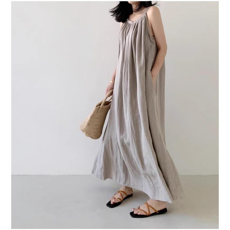 Sleeveless Halter Dress Loose and Slim Sleeveless Dress Over The Knee