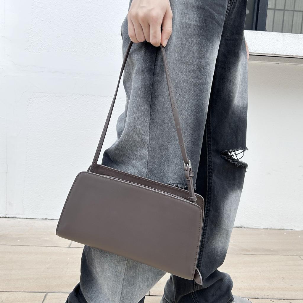 New French Niche Retro Stick Armpit Bag High-end Simple Shoulder Bag Tofu Small Square Bag Women's Bag