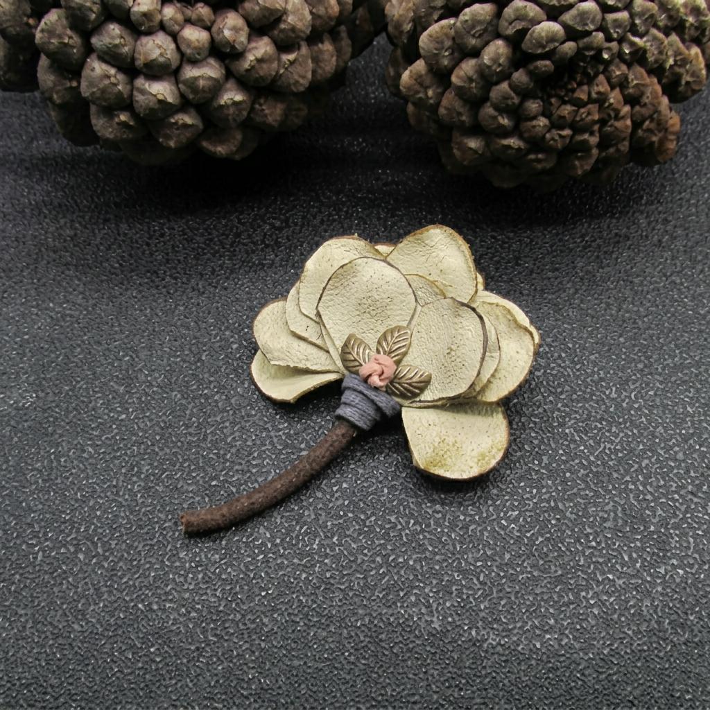 Spilla Floreale Fatta a Mano Spilla Decorativa Floreale in Tessuto Naturale Vintage Spilla Decorativa Floreale Leggera Spilla Retrò per Regalo Sciarpe Vintage