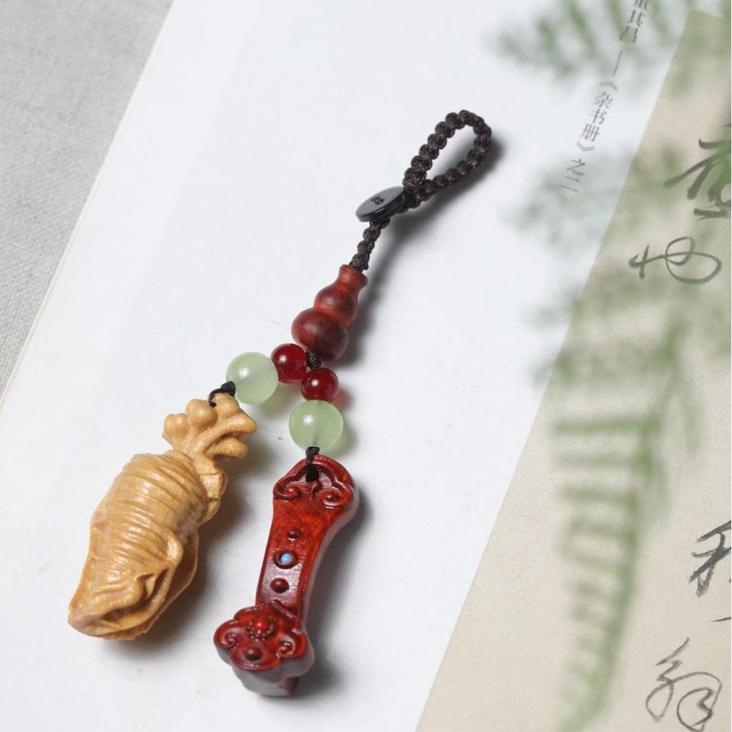 Top Mother's Day & Children's Day Wooden Keychain Gift: 'Good Things Happen' Souvenir