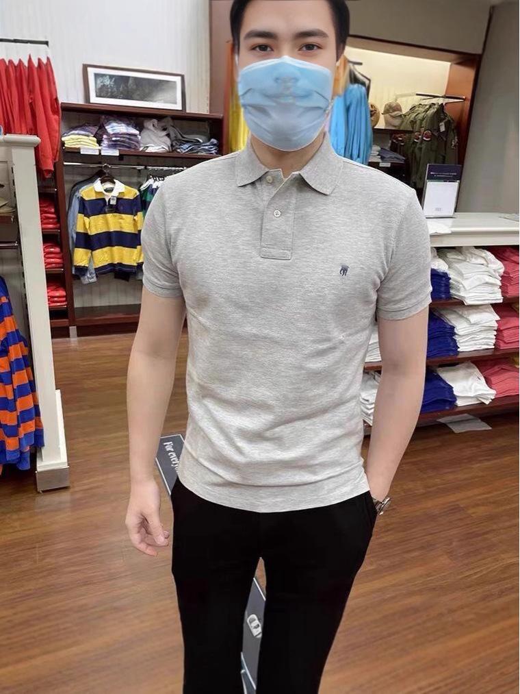 Plus Size Plaid Hooded Jacket with Detachable Sleeves - Classic Thickened Coat for Autumn and Winter