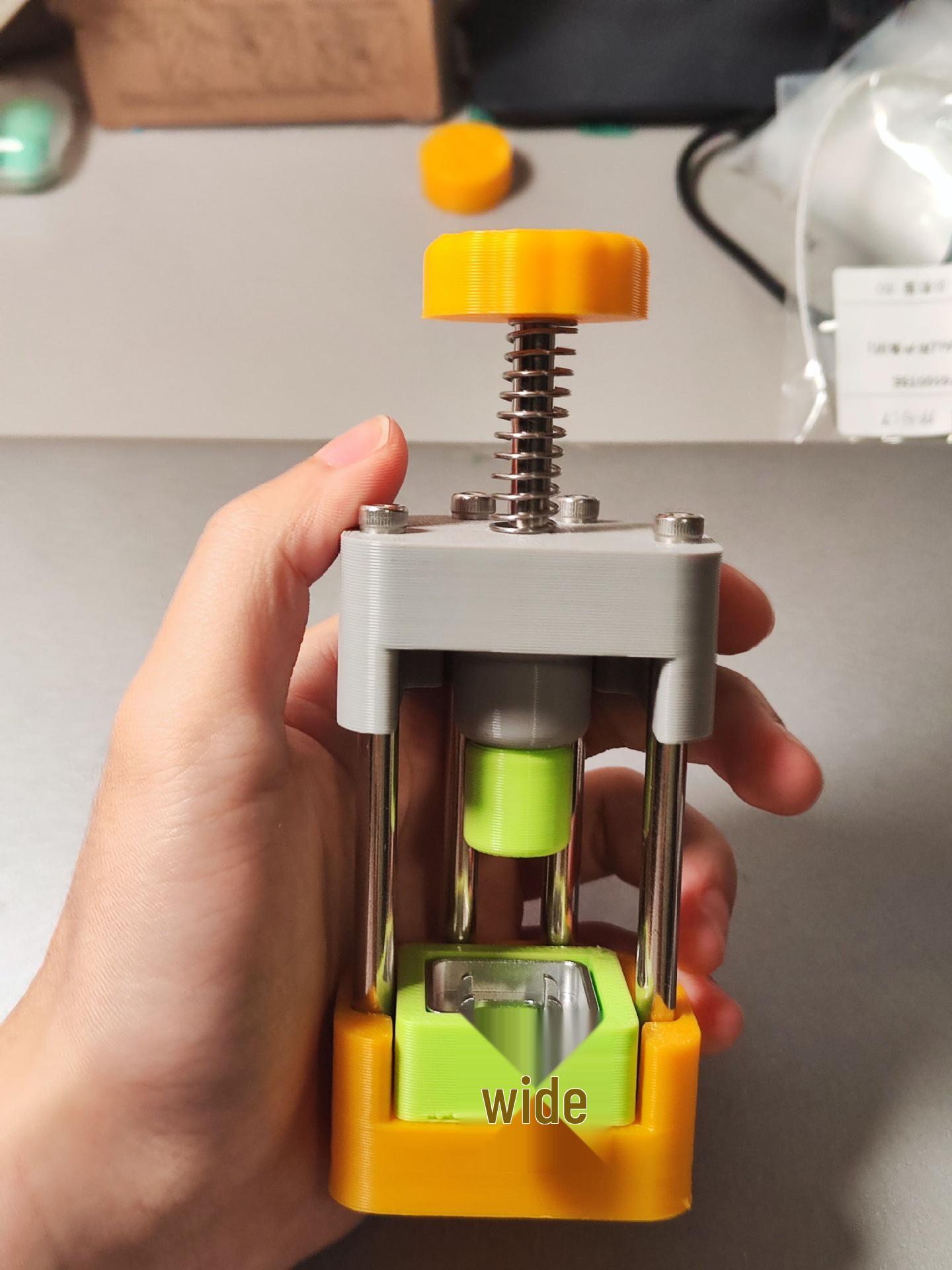 Shaft Lubricator Key with Metal Body