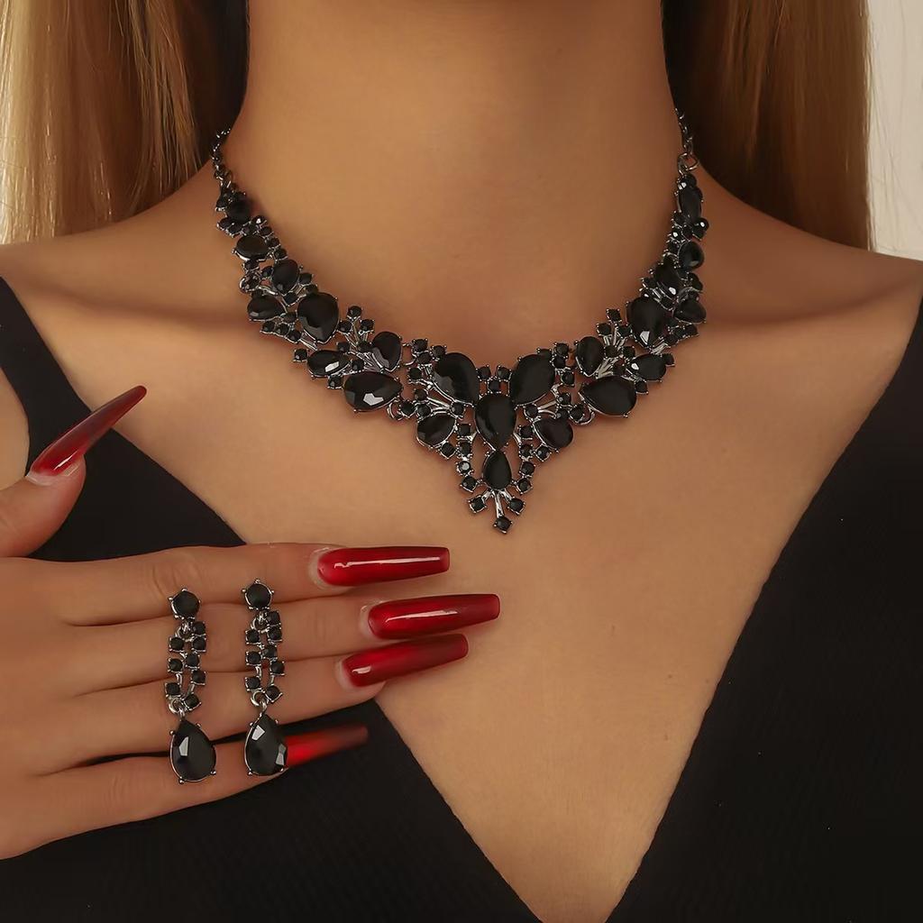 European and American Fashion Light Luxury Necklace Earrings Two-piece Set Bridal Wedding Accessories Dress Set Female 2026