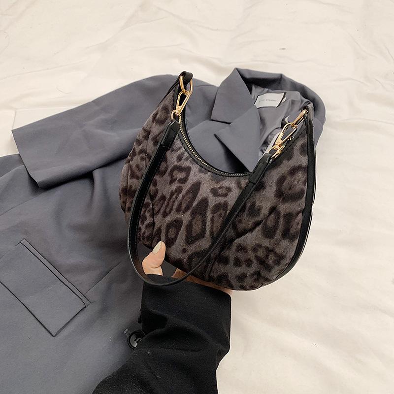 Autumn leopard print beautiful shoulder armpit bag retro personality casual temperament portable crescent bag
